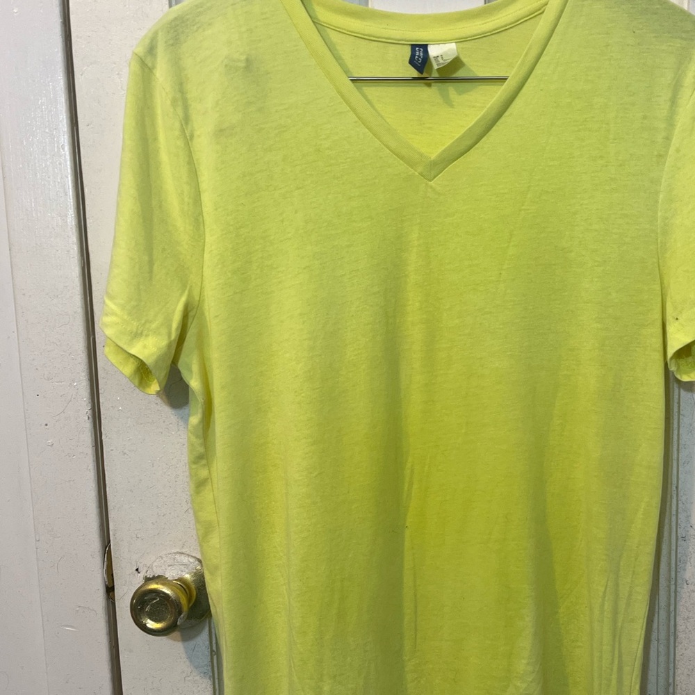 Men’s Small Yellow Vneck Tshirt by Divided H&M Preloved Fashion